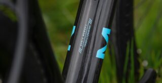 Marin Headlands 2 carbon fiber frame material callout detail.